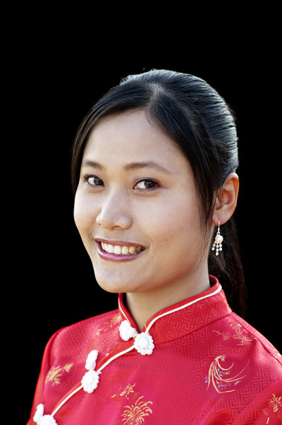 红衣亚洲女人