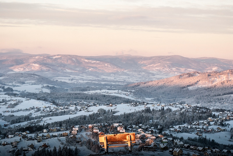 波兰Silesian Beskids山脉Ochodzita山的Koniakow村