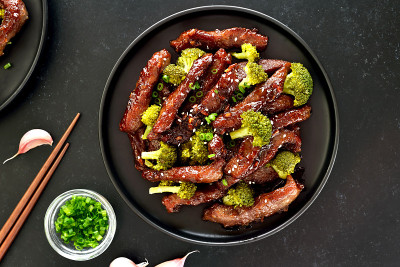 炒牛肉和西兰花