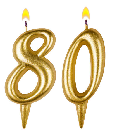 80支生日蜡烛孤立在白色背景上