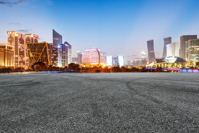 新的柏油路和杭州美丽的城市景观