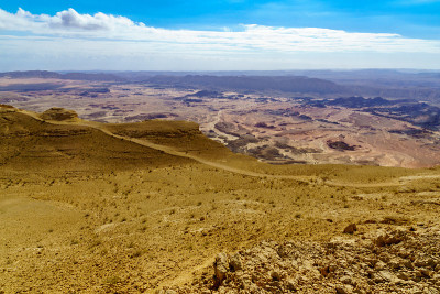 Makhtesh Ramon火山口景观(来自Ardon山)