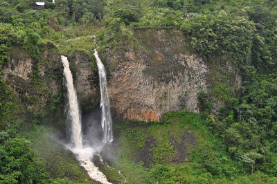 Ba?Os de Agua Santa