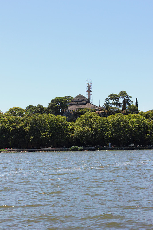 希腊约阿尼纳湖和阿里帕夏清真寺