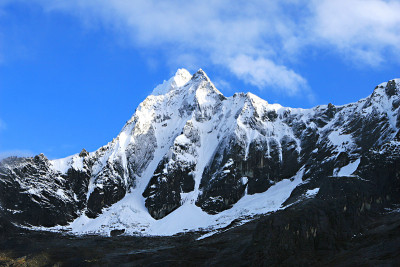 布兰卡山脉的雪峰