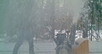 用吹雪机扫雪