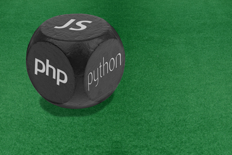 Web编程语言选择概念。骰子与JS, PHP和PYTHON文本在脸上。互联网网站编码的替代技术。宏观
