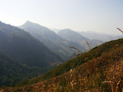 南省山脉远景