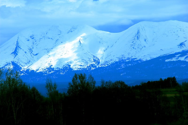 北海道、北荣、水泽堰塞湖的春景