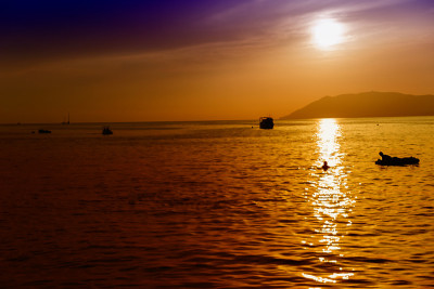 卡巴尔丁卡村黑海上美丽的夏日日落