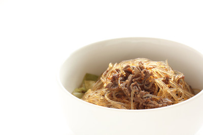 中国菜，牛肉和玻璃面炒