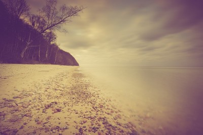 岩石海岸美丽风景的复古照片