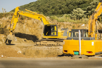 Caterpilars。建设工作的机器。