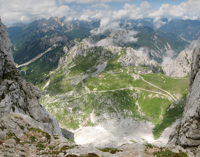 Mangrtske上的高山路