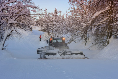 山上滑雪场的维护