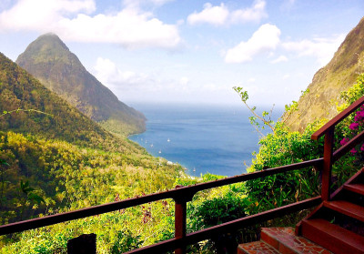 圣卢西亚山脉的海景