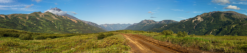 穿过Vilyuchinsky山口自然区域的道路
