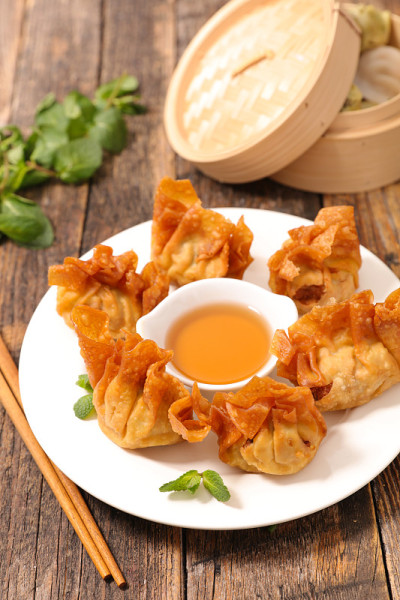 油炸的亚洲食物