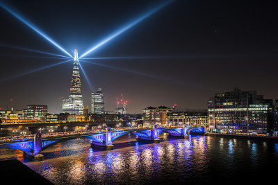 南华克大桥和碎片大厦的夜景