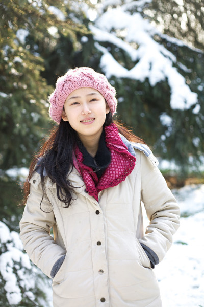 雪地里的女孩