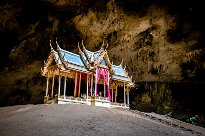 泰国帕拉雅·那空洞，Khua Kharuehat亭庙，位于泰国巴育普·基里汗Khao Sam Roi