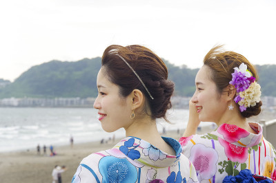 妇女在夏季和服