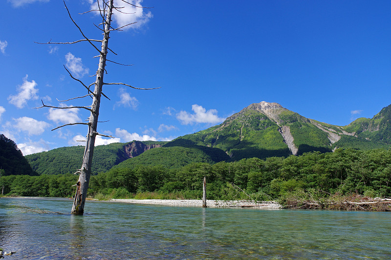 Kamikochi Yakedake和Taisho池塘