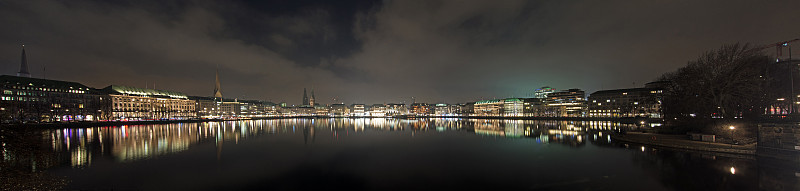 Binnenalster晚上