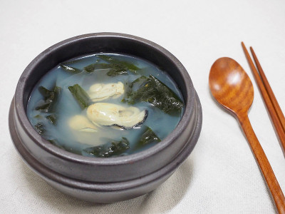 韩国美食牡蛎紫菜汤，美炖锅