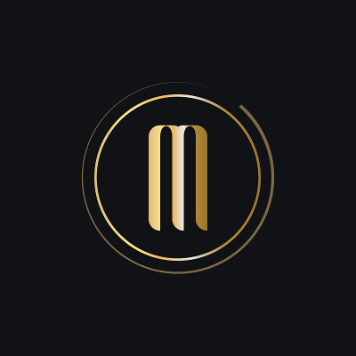 首字母M标志与金色豪华概念。M标志设计现代和高级标志模板的美丽，时尚，奢侈，水疗和布品牌