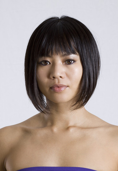 时尚肖像美丽的亚洲年轻女士模特