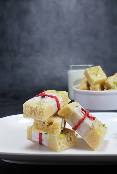 印度甜牛奶burfi,Mawa burfi或Khoya burfee