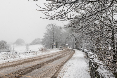 雪覆盖了道路