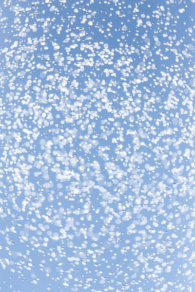 雨打在蓝天上