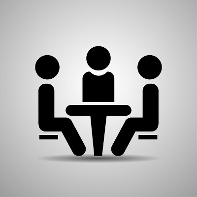 会议图标。人们坐在桌子旁。会议图标。人们坐在桌子旁。矢量插图。