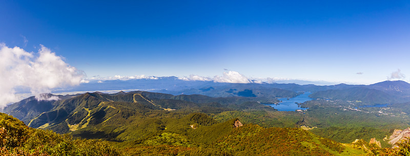 图为福岛县万代山顶的风景