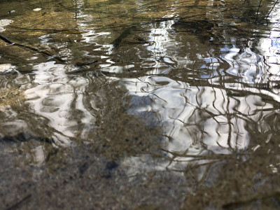 夏威夷考艾岛哈纳雷海湾的怀奥里河，进入太平洋。