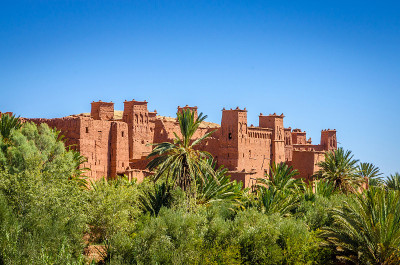 Kasbah Ait Ben Haddou在摩洛哥阿特拉斯山脉附近的沙漠中