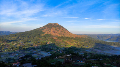 巴图尔山
