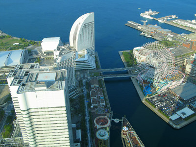 日本横滨市水户未来21区海滨。