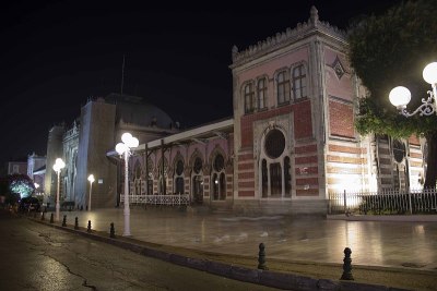 Sirkeci火车站，大楼。大楼是从右边被拖走的。夜景长曝光。恢复。