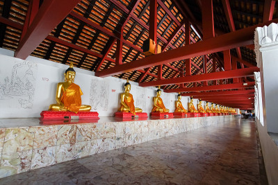 供奉在瓦拉玛哈威罕佛寺的佛像