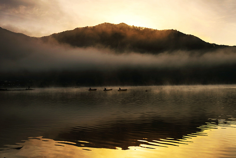 障子湖剪影钓鱼风景