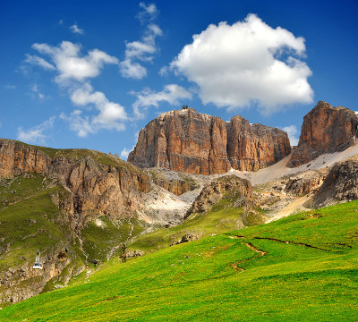白云石山峰,鞍
