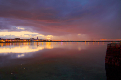 日落时分的Dun laogaire