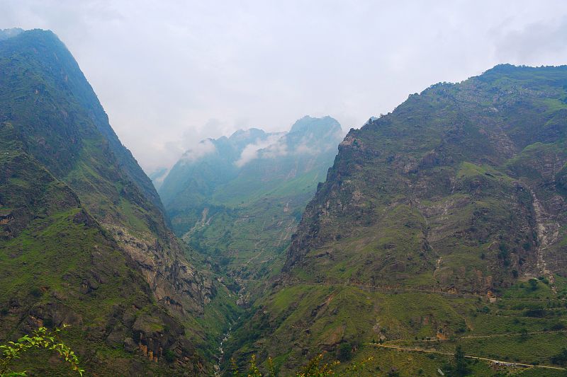 从Joshimath，北阿坎德邦，印度观看喜马拉雅山脉