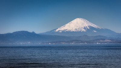 海湾对岸的富士