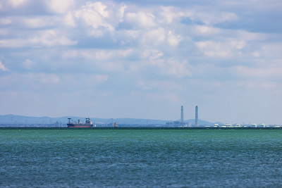 从幕张海滩看到的Kisarazu的风景