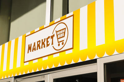 市场商店上方的通用标志(非版权标志)