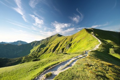 试着登上塔特拉山脉的顶峰